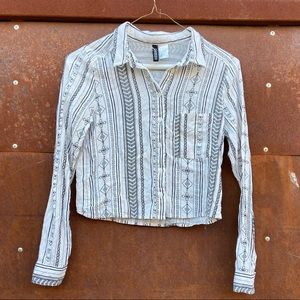 H&M crop button down shirt